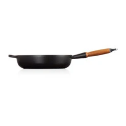 Le Creuset Signature Sauteuse Holzgriff 28cm 9 Le Creuset Signature Sauteuse Holzgriff 28cm -Le Creuset Store 512411 01 4 ProductImageExtra 09add60760