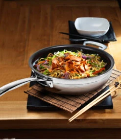 Le Creuset 3-lagiger Antihaft-Pfannen-Zusatzgriff 7 Le Creuset 3-lagiger Antihaft-Pfannen-Zusatzgriff -Le Creuset Store 514141 01 4 EnvironmentImage a6a09f9ffb